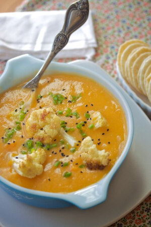 Sweet Potato Cauliflower Soup 1 large head cauliflower (the one I used was at least 7″ in diameter olive oil for drizzling Few dashes garam masala (optional) 3 medium to large sized peeled sweet potatoes, cut into 1″ pieces 1 sweet onion, diced 2 cloves garlic 7 cups filtered water