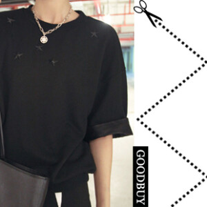 太迷恋纪梵希了  以至于这款分了短款和长款  短款很利落  可以搭配裤装  宽松的蝙蝠袖和袖子上的拼皮  有型到爆啦