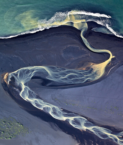 Andre Ermolaev冰岛火山区河流航拍