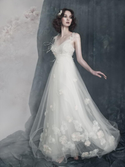 来源于Alena Goretskaya的优雅精致的婚纱礼服。犹如踏进梦境。