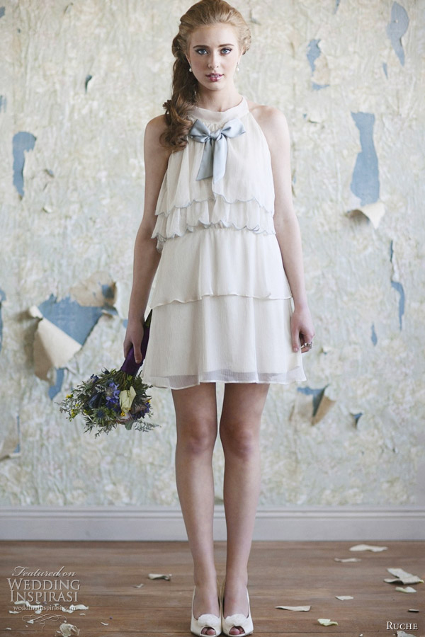 Ruche 2012年新款婚纱,蕾丝永远是婚纱的主流点缀配搭。这款婚纱俏皮可爱，层叠的质感很好。