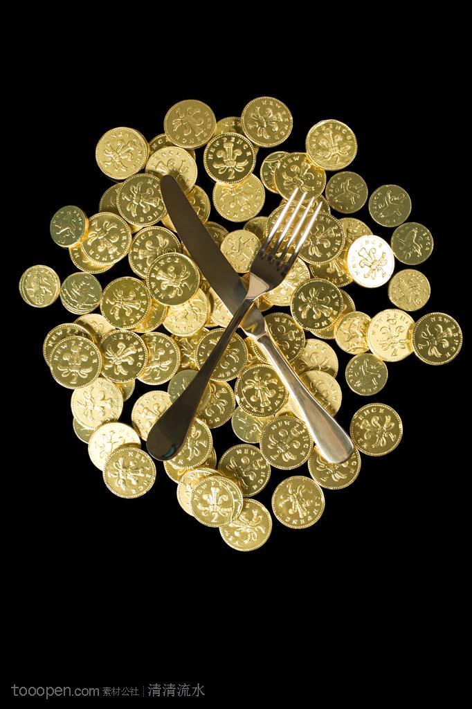创意美食-金币上的刀叉生活百科图片素材