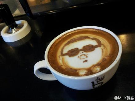 ：不能不轉極具 #psy 江南style# 的拉花 latte