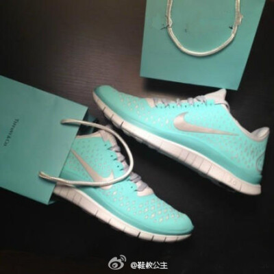 Nike tiffany蓝跑鞋