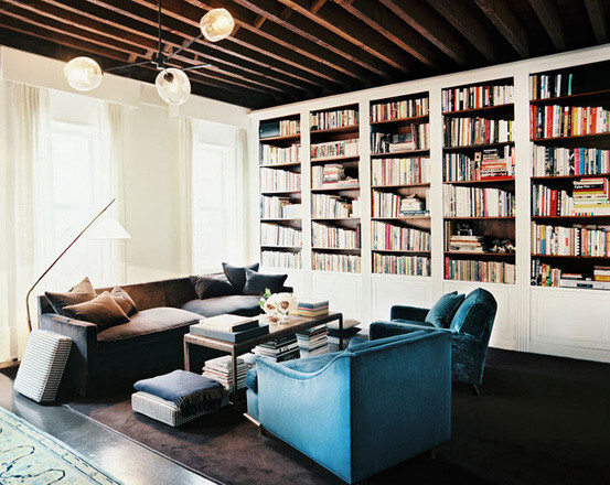 总有那么一点时间，不想被打扰，想一个人窝在一个角落，这角落被满满的书围绕，因为书中能找到知己也找到自己。