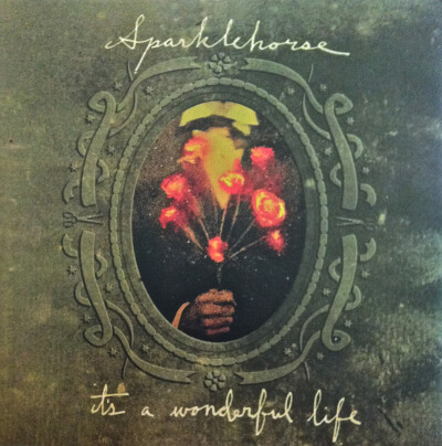 。Sparklehorse - It's A Wonderful Life (2001) ?？上У氖牵琈ike 在 2010 年離開(kāi)了。