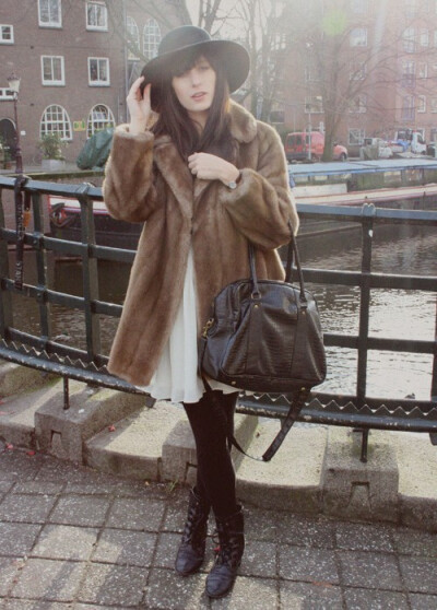 早冬必备行头~~毛皮小大衣~~