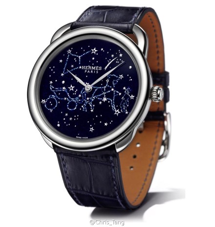 一支美丽的腕表：Hermès Arceau Attelage Celeste，以星空的形式描绘出爱马仕著名的马车图案。超凡的传统大明火金属薄片嵌饰珐琅工艺（Paillonné Enamel），来自法国珠宝腕表世家@VanCleefArpels梵克雅宝