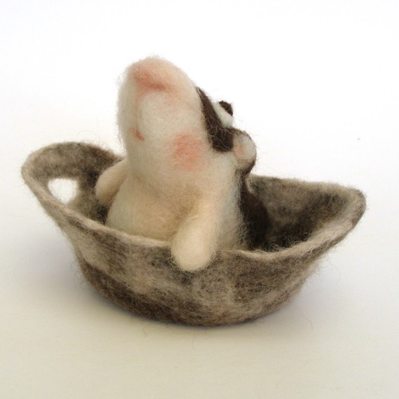 也是一直小老鼠～～这个颜色应该蛮难买的～颜色很粉嫩，又像油画？？