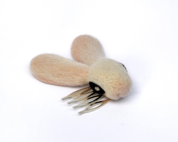 这只兔子一看就觉得质量很好～～～想戴在头上试试看～