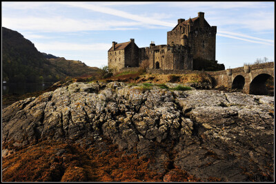 艾琳多南城堡（Eilean Donan Castle）是苏格兰标志形象之一，它位于Dornie Village称为苏格兰最美城堡。