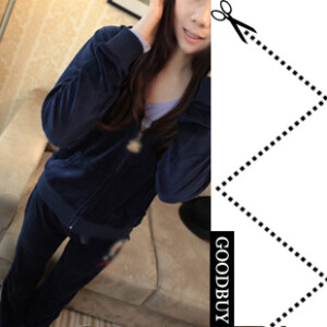 这种丝绒套装的市面上的价格不等，但是做工和面料能和专柜媲美的真的不是很多  这款卡通丝绒套装 一定会让你惊喜的  收入吧！舒服 又有气质的一款卫衣套装  几个颜色超赞