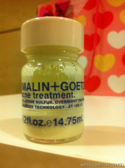 祛痘 Malin+Goetz Acne Treatment 1.Amazon http://t.cn/zlwnxzj 2 官网http://t.cn/zlwnxzY 3 Barneys http://t.cn/zlwnxzT