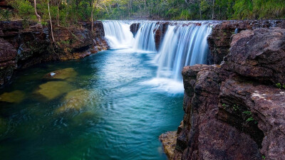 http://www.10wallpaper.com/wallpaper/1366x768/1202/Spectacular_waterfalls-The_worlds_most_beautiful_waterfall_landscape_picture_1366x768.jpg