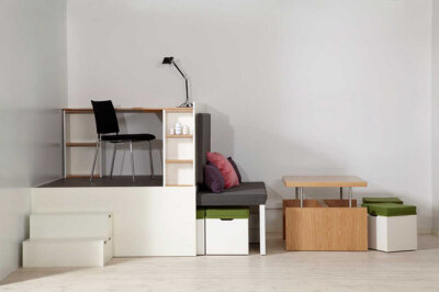 Matroshka家具（Matroshka Furniture）是由同名的瑞典公司早些年带来的一款模块化家具，它可以很轻易的搬动并安放到狭小的空间内。其最大的占地面积仅为12平方，而将各部分合并和压缩起来，更是只占4平方米面积,但在…