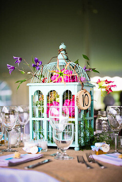 Love the color combo on this centerpiece design&#8230;