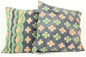 2 Vintage Quilt Pillows in 16x16 - 32