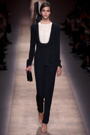 【Valentino2013春夏时装秀】仿佛已经可以想象它穿在凯特布兰切特身上，成为独一无二的女王