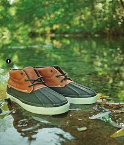 潮流鞋款Vans的最新发表- Vans California Chukka Del Pato CA ，以当红的outdoor元素为设计，将登山靴的概念转化为球鞋的造型现身，包括鞋头的设计就像是Duck Boots般的感觉，另外搭配上大地色系皮革的混搭组合，且…