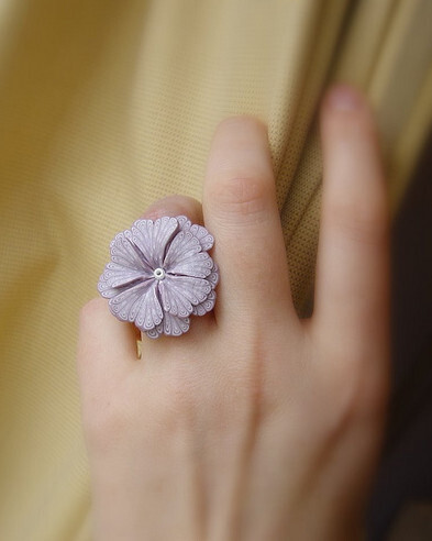 人一简单就快乐，一世故就变老。