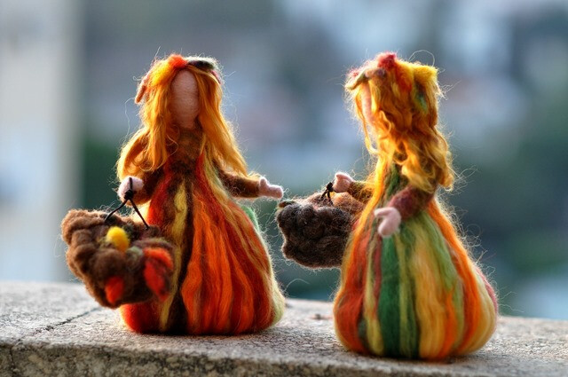 Autumn.Waldorf.Via:http://www.waldorfcurriculum.com/Index%20page/Parent%20Resources/wet_felting.html