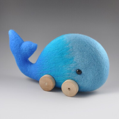 Wheeled Whale.Marian Gelatan。Via:http://www.mariangelatan.com/archives/1271