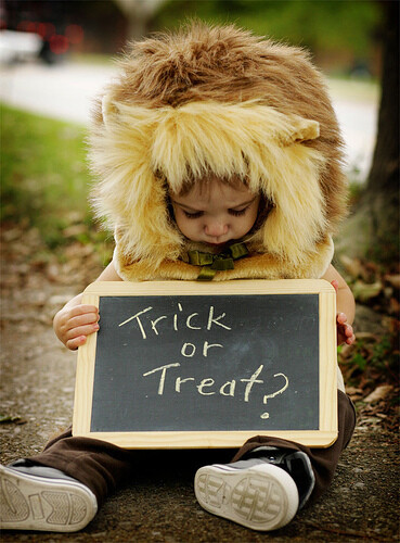 Trick or Treat？孩子可爱万圣节装扮。