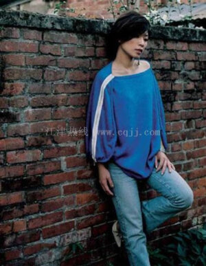 【惊鸿踏雪】给你的爱一直很安静，来交换你偶尔给的关心。明明是三个人的电影，我却一直不能有姓名。--------《一直很安静》阿桑