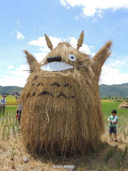 用稻草堆成的龙猫，高手在民间啊