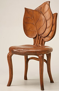 新艺术风格的一张椅子，出自1900年代的法国山区。Art Nouveau chair, c. 1900, from the mountain regions of France