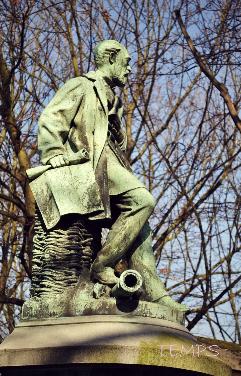 《阳光下的墓园》 ~ 巴黎 Cimetière du Père Lachaise