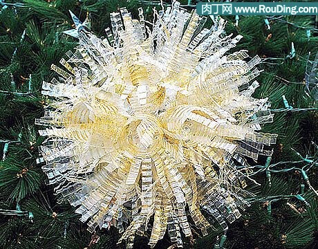 recycled christmas decoration from plastic bottles