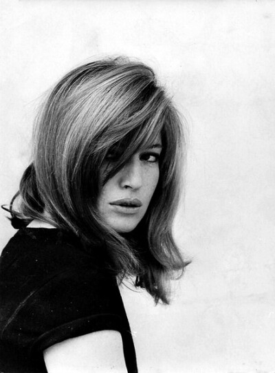 莫尼卡·维蒂 Monica Vitti 出生日期: 1931-11-03