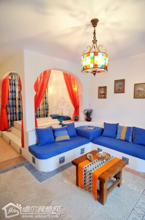 地中海风格的客厅 沙发后半封闭式的榻榻米是很温馨 还能做卧室 - 卓尔装修网 - 47.jpg