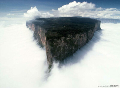 《飞屋环游记》里的瀑布和石山真的存在，真真和动画片里一模一样啊,委内维拉的罗赖马山。