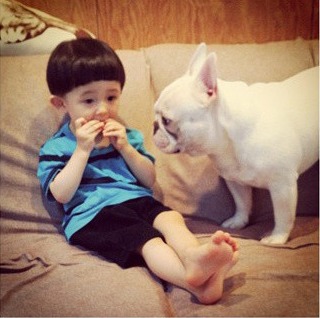 小主人，你在吃什么，我也想吃啊^^