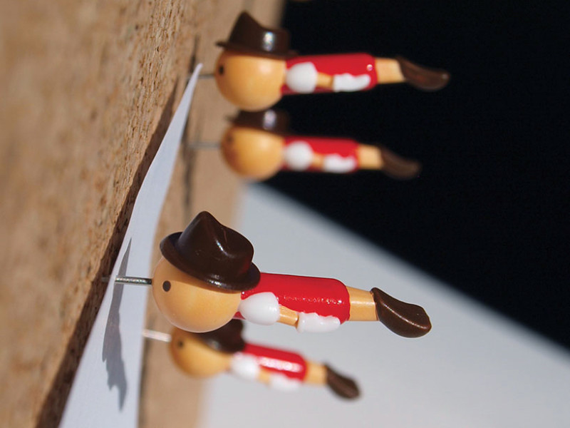 说谎的人会被钉在墙上"真男孩图钉"