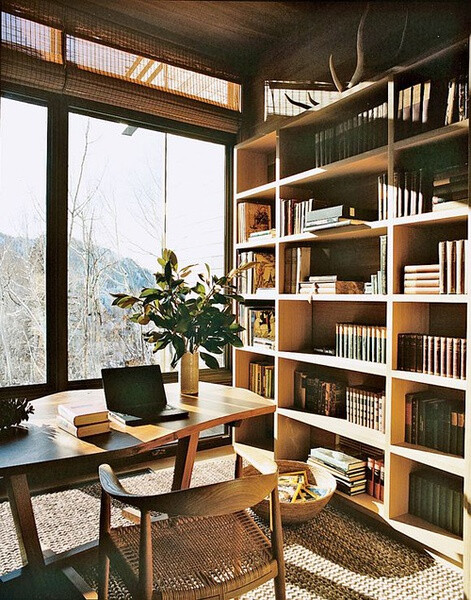 落地窗，阳光，书架，书桌