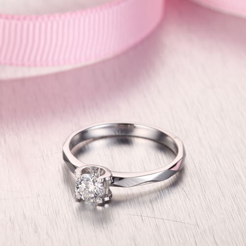 bloves新款钻石女戒,似环抱着的臂膀,充满温情的造型,展示出中心美钻