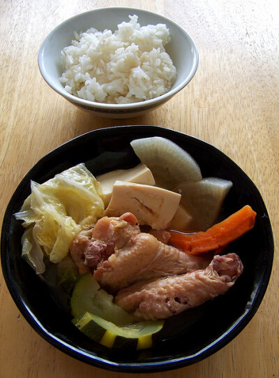 Teba nabe (Chicken wing stew)