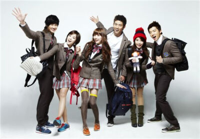 《Dream High》主演：玉泽演、裴秀智、金秀贤、含恩静