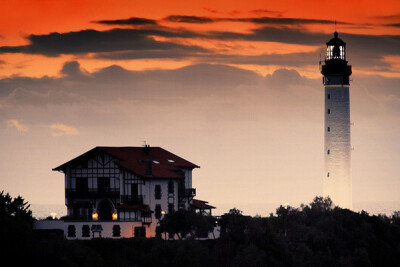 Biarritz Lighthouse, Biarritz, Aquitaine, 法国。从西班牙出发翻过比利牛斯山，越过国境，在宁静的法国西南角，邂逅法式的优雅