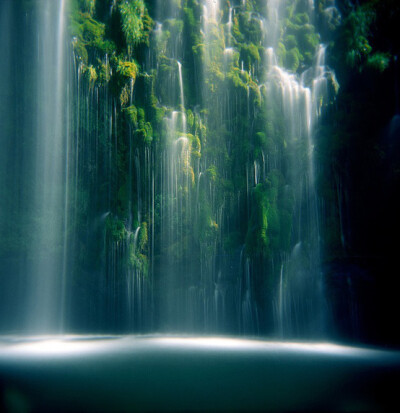 Mossbrae Falls, California via Zeb Andrews【拖~】