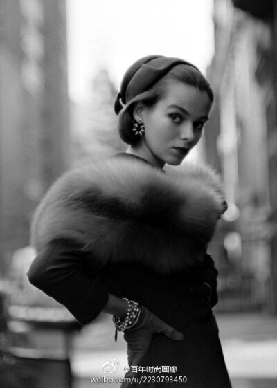 Model in furs for Life magazine, 1952@百年时尚画廊