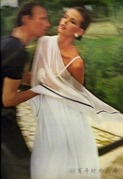 Lisa Taylor by Helmut Newton for Vogue US May 1975@百年时尚画廊