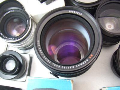 Carl Zeiss Jena DDR SONNAR 180/2.8Carl Zeiss Jena DDR SONNAR 180/2.8 （M42卡口转数码机好头：） 功能全OK，有三角架环， 成色96新，如图，外观轻微使用痕迹。 镜片完美，微尘。 对焦顺滑准确。(原厂皮套，遮光…