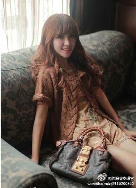 卡其色的 小甜美 &lt; Tina &gt;