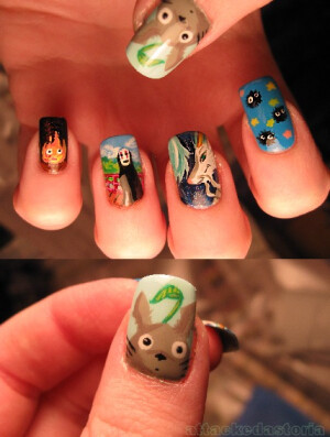 龙猫、无脸男、小煤球……把这些可爱的小家伙们绘上指甲，是有多爱宫崎骏的作品啊~