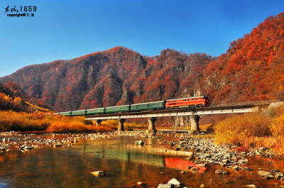 东北铁道秋之旅：吉林秋色铁路