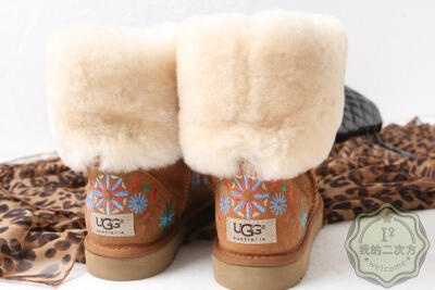 刺绣UGG。